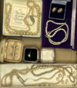 9CT YELLOW/WHITE GOLD CULTURED & SIMULATED PEARL JEWELLERY GROUP - 7 items to include a pair of leaf