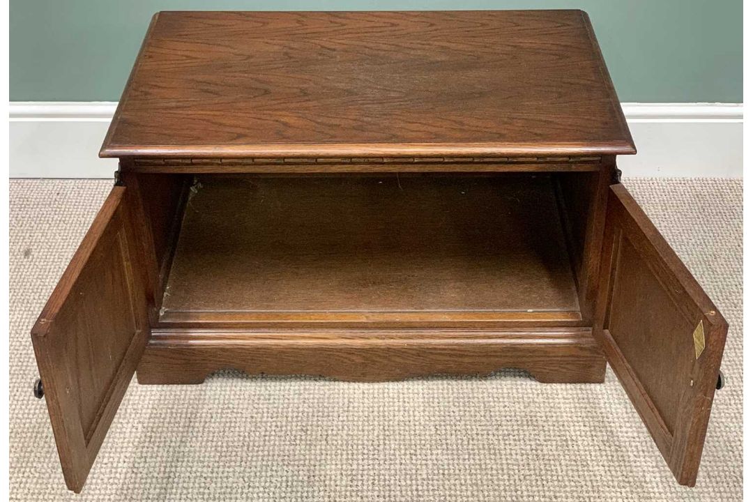 PLUS LOT 15 - OLD CHARM REPRODUCTION OAK OCCASIONAL FURNITURE x 2, to include a nest of three joined - Image 2 of 4