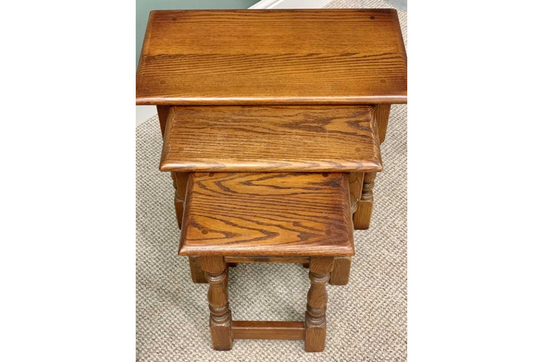 PLUS LOT 15 - OLD CHARM REPRODUCTION OAK OCCASIONAL FURNITURE x 2, to include a nest of three joined - Image 3 of 4