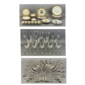 WEDGWOOD INDIA PATTERN DINNER & TEA SERVICE - approx 40 pieces, various cocktail glasses and a