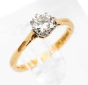 18CT GOLD & PLATINUM DIAMOND SOLITAIRE RING, the single claw set round brilliant stone measuring 0.