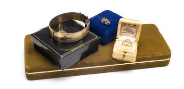 ASSORTED JEWELLERY comprising 18ct gold & platinum diamond cluster ring, 2.0gms, pair of 9ct gold