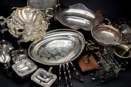 ASSORTED ELECTROPLATE, including cake baskets, pedestal comport with vine leaf base, cruet, pair