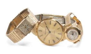 9CT GOLD BULOVA LADY'S WRISTWATCH, the square dial with baton markers, 23 jewel movement, integrated