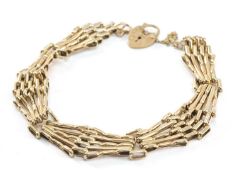 9CT GOLD GATE LINK BRACELET, heart padlock, 11.1gms Provenance: private collection Ceredigion