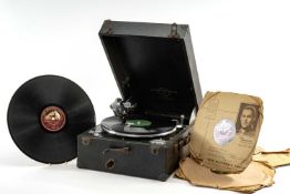 COLUMBIA No.202 'VIVA-TONAL GRAFINOLA' PORTABLE GRAMOPHONE & 8x ASSORTED 78s
