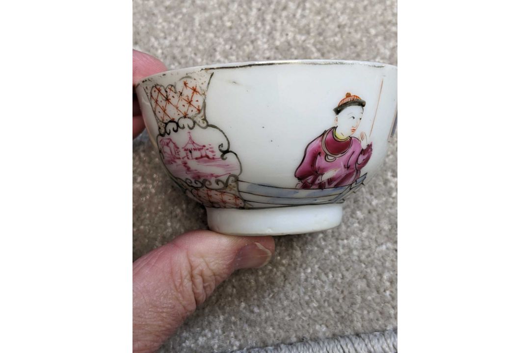 TWO CHINESE FAMILLE ROSE PORCELAIN TEABOWLS, late 18th Century, painted with figures, one in the - Image 2 of 5