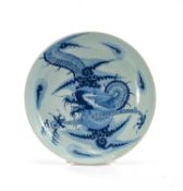 CHINESE BLUE & WHITE 'DRAGON' SAUCER DISH, late Qing dynasty, painted with a large 4-clawed dragon