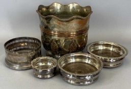 VINTAGE SHEFFIELD PLATE STYLE WINE COOLER & FOUR VARIOUS WINE BOTTLE COASTERS, all having wooden