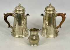 EDWARD VII THREE-PIECE HOT CHOCOLATE SET, LONDON 1909, William Comyns & Sons, comprising matching