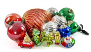 ASSORTED OVERSIZED GLASS & NOVELTY CHRISTMAS TREE DECORATIONS (12) Provenance: collection of the