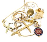 ASSORTED GOLD & YELLOW METAL JEWELLERY comprising 2 x 9ct gold cross pendants and similar yellow