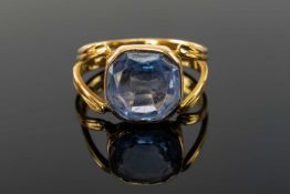 18CT GOLD PALE SAPPHIRE RING, the single stone measuring 10 x 10mms, ring size K, 4.1gms in Bisley
