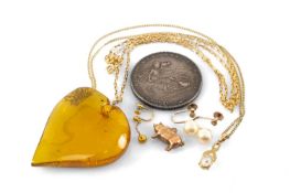 ASSORTED JEWELLERY comprising pair of 9ct gold pearl earrings and another 9ct gold earring, 9ct gold