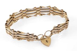 9CT GOLD GATE BRACELET, heart shape padlock, 8.6gms Provenance: deceased estate Denbighshire