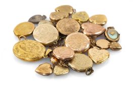 ASSORTED LOCKETS comprising 9ct gold heart locket on 9ct gold chain, six further heart lockets