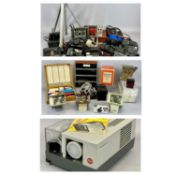 PHOTOGRAPHY EQUIPMENT: COLLECTION OF COMPACT CAMERAS, various makes, a Polaroid 340 camera,