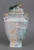 Chinesische Jade-Deckelvase
