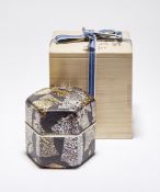 Fujita, Kyohei: Deckeldose (Kazaribako) mit Dekor 