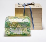 Fujita, Kyohei: Deckeldose (Kazaribako) in originaler Holzschatulle