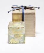 Fujita, Kyohei: Kleine Deckeldose (Kazaribako) in originaler Holzschatulle