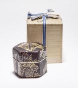 Fujita, Kyohei: Deckeldose (Kazaribako) in originaler Holzschatulle