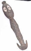 Figürlicher Haken zum Aufhängen von Lebensmittelvorräten, Papua-Neuguinea, Middle Sepik River