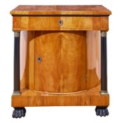 Biedermeier-Rundkommode, Süddeutschland, um 1825