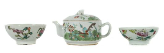 Teekanne und 2 Koppchen China,