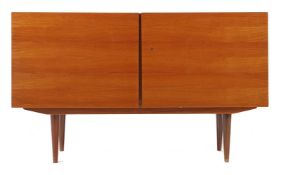 Kleines zweitüriges Sideboard
