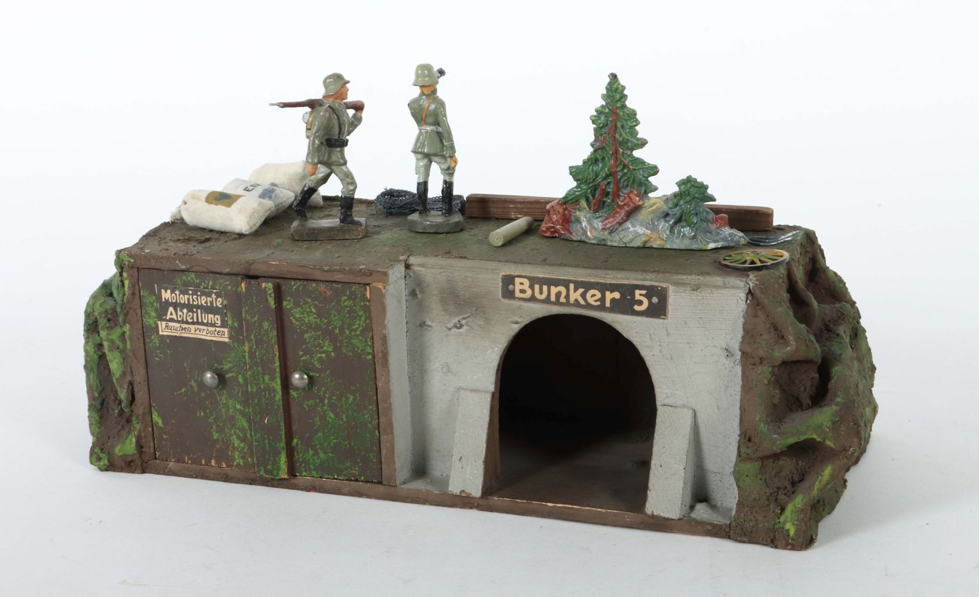 Bunker Hausser, Holzverschlag mit - Bild 2 aus 2