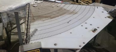 Diamond Shape Wire Turn Style Conveyor