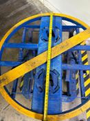 Global Industrial Spring-Actuated Pallet Carousel S