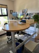 Office desk with Rollable Office Chair