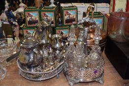 A mixed lot of vintage flat ware, including copper kettle, cruet set, plated jugs and similar.