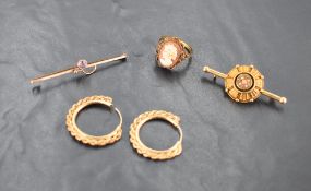 A 9ct gold and shell cameo ring, of traditional design, ring size K-L, sold along with a small