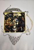 A mixed lot of modern jewellery.