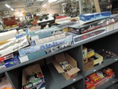 A collection of mixed scale plastic kits including Tamiya 1:350 Missouri, Trumpeter 1:200 Sovremenny