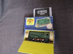 A Hornby Dublo 00 gauge three rail Locomotive, 3231 0-6-0 Diesel Electric Shunting having inner