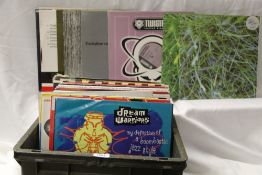A box of sixty dance 12' singles. Techno, drum'n'bass, house all covered here