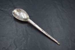An Elizabeth II silver preserve spoon, planished throughout, having shallow ovoid bowl engraved with