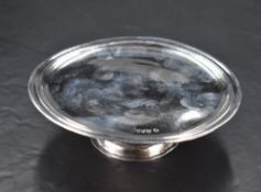 An Edwardian Britannia silver tazza or pedestal visiting card tray, of circular form with moulded