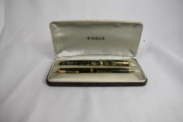A boxed Parker Vacumatic plunger fill fountain pen and pencil set in green with single broad