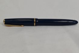 A Parker Duofold Senior aeromatic fill fountain pen in blue, having decorative band to the cap