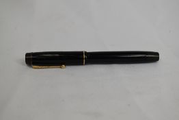 A Parker Victory pump fill fountain pen in black with Parker N nib. Approx 13.3cm in good condition