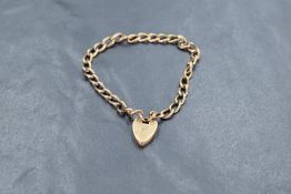 A 9ct gold curb link bracelet with small padlock clasp, approx 3.2g