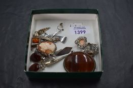 A selection of HM silver and white metal jewellery stamped 925/silver, including agate brooch, cameo