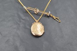 A yellow and white metal bar brooch, of riding crop and horse shoe form, marked '9ct & Sil' 5cm,