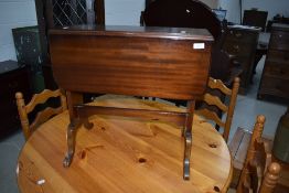An early 20th Century mahogany drop leaf occasional table, width approx. 61cm
