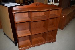 A good quality modern/vintage Rossmore cherry style book/display shelf, width approx. 115cm